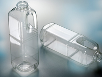 Extrusionsgeblasene, transparente Flaschen aus Styrol-Butadien-Copolymer (SBC)